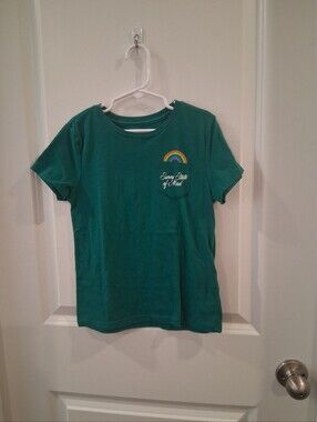 Old Navy Green Short-Sleeve Graphic Tee with Rainbow Pocket Size Medium 8